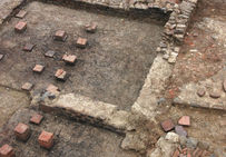 Villa Taden, située au nord-ouest de Dinan (Côtes d'Armor), datée du 1er-IIIe siècle de notre ère : le vestiaire et le frigidarium, salle froide des thermes, avec son sol recouvert de mortier de tuileau.