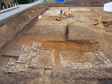 Découvertes archéologiques à Moult :  du Néolithique à l'Époque moderne