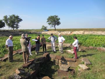 Aurélie Filippetti sur le chantier archéologique de l'Inrap, à Siem Reap, Cambodge