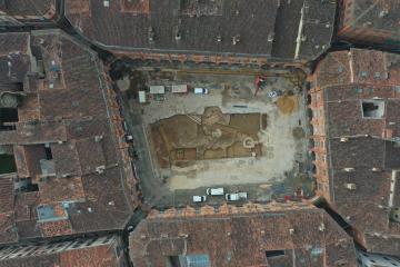 Image réalisée par drone de la fouille archéologique menée par l’Inrap au cœur de la cité de Montauban.