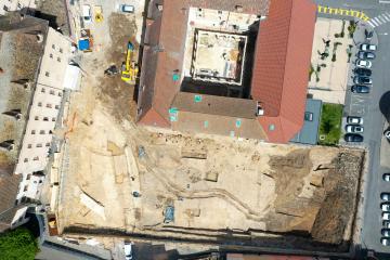 Vue aérienne du chantier de fouilles de l’îlot des Minimes, Mâcon