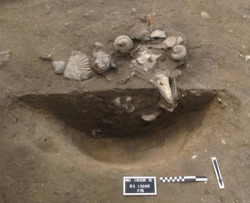 Fouille en cours de la sépulture  troumassoïde, Xe-XIIIe s de notre ère