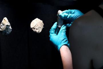 Soclage de silex néandertaliens au Chronographe